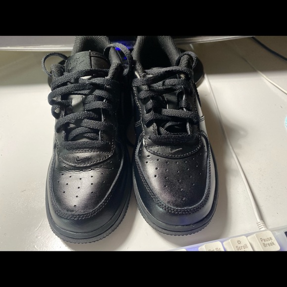black nike air force kids